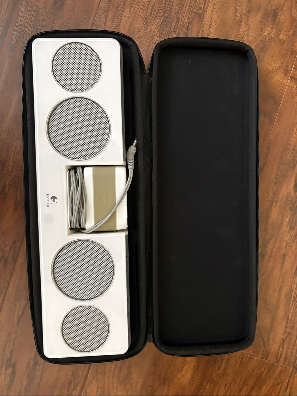VINTAGE- Old School Logitech iPod White Portable Speaker System